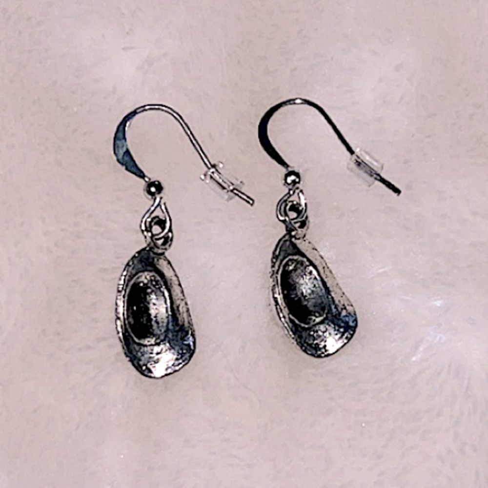NEW 🤠 RUSTIC SILVER 1/2” DANGLING COWBOY/COWGIRL HAT EARRINGS w/CLEAR BACKINGS - Picture 3 of 7